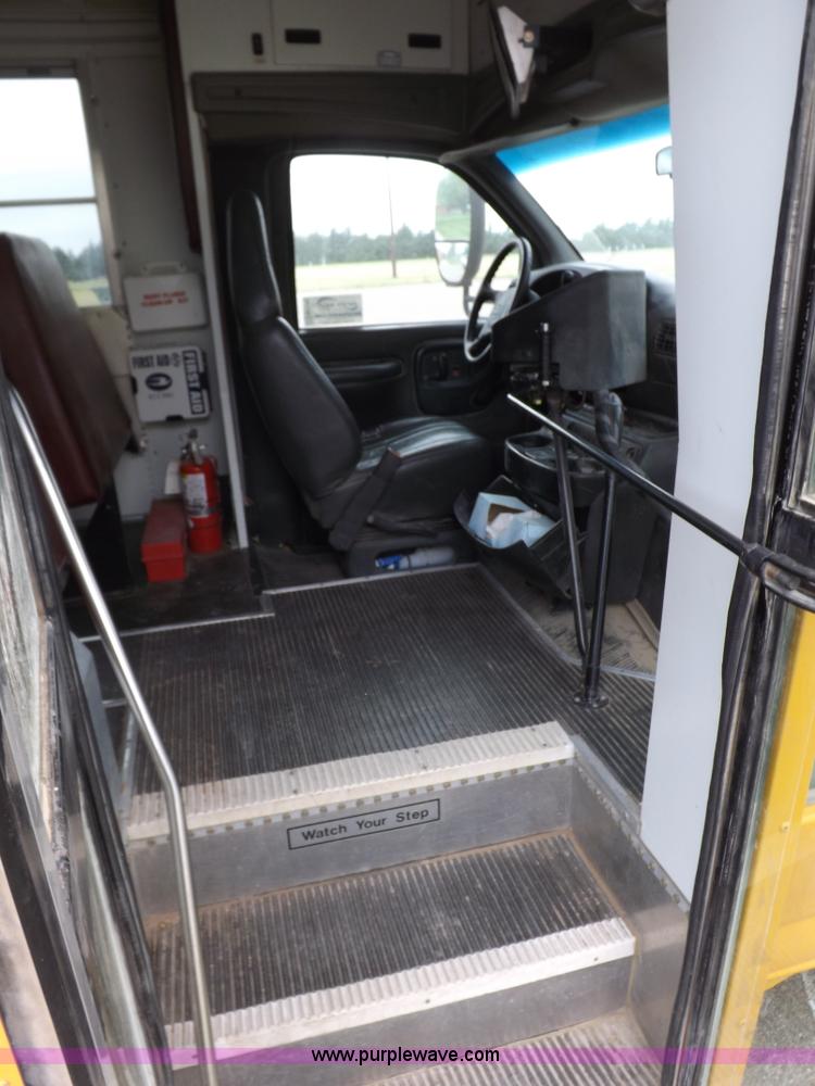 image for item H1849 2002 Chevrolet Express G3500 bus