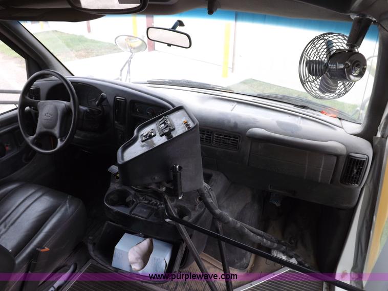 image for item H1849 2002 Chevrolet Express G3500 bus