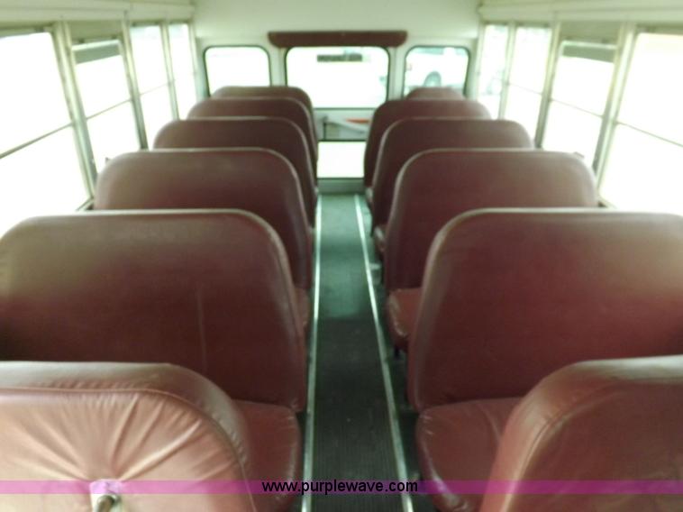 image for item H1849 2002 Chevrolet Express G3500 bus