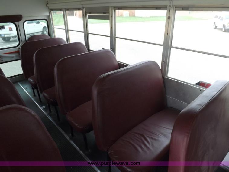 image for item H1849 2002 Chevrolet Express G3500 bus