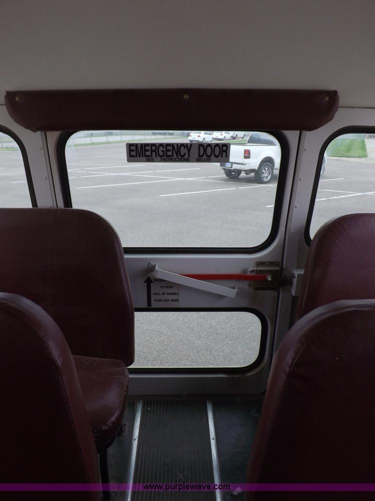 image for item H1849 2002 Chevrolet Express G3500 bus