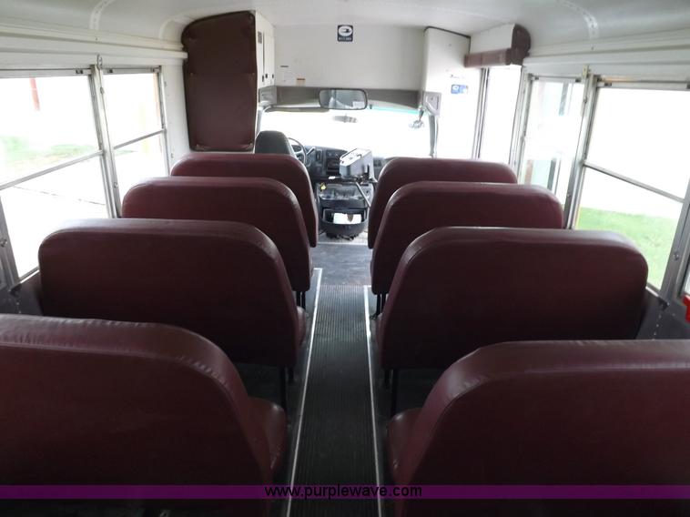 image for item H1849 2002 Chevrolet Express G3500 bus