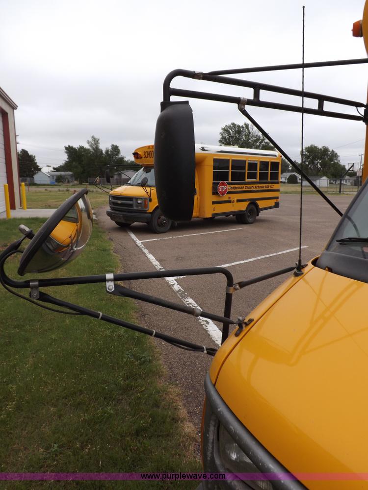 image for item H1849 2002 Chevrolet Express G3500 bus