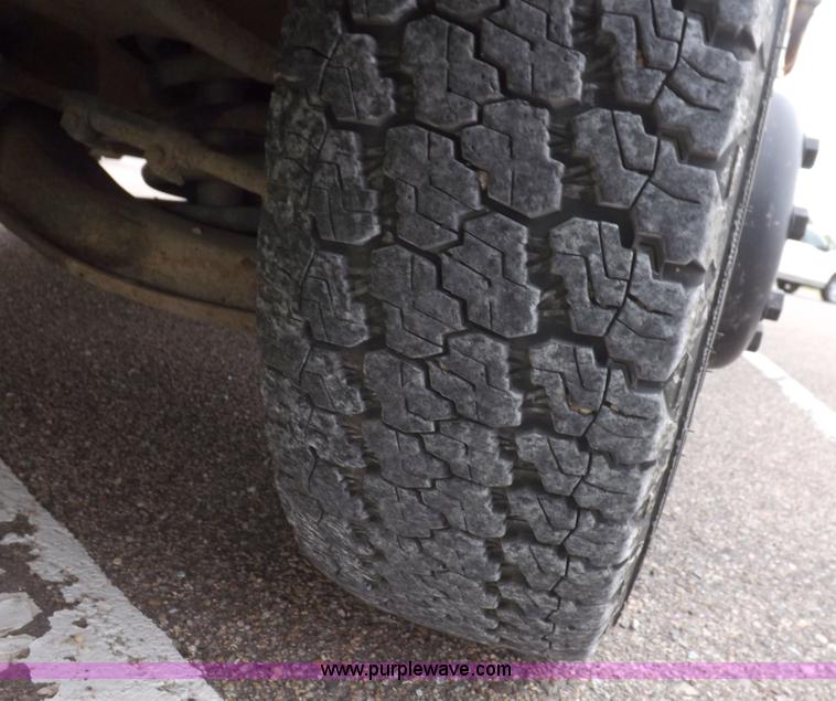 image for item H1849 2002 Chevrolet Express G3500 bus