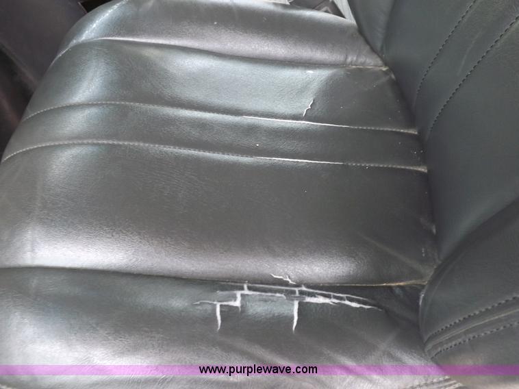 image for item H1849 2002 Chevrolet Express G3500 bus