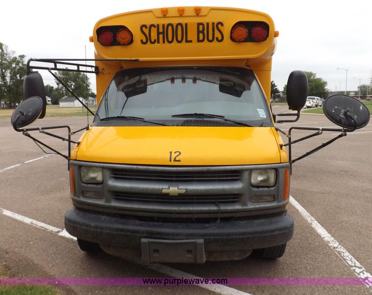 image for item H1850 2005 Chevrolet Express G3500 bus
