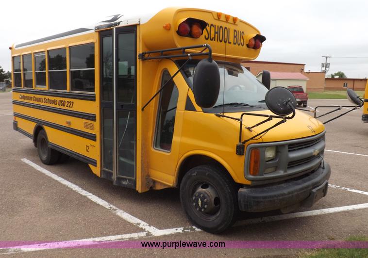 image for item H1850 2005 Chevrolet Express G3500 bus