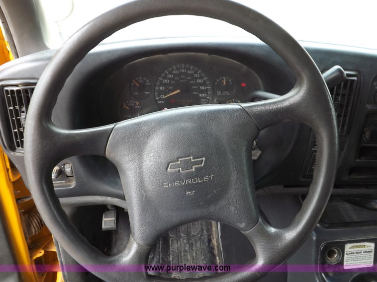 image for item H1850 2005 Chevrolet Express G3500 bus