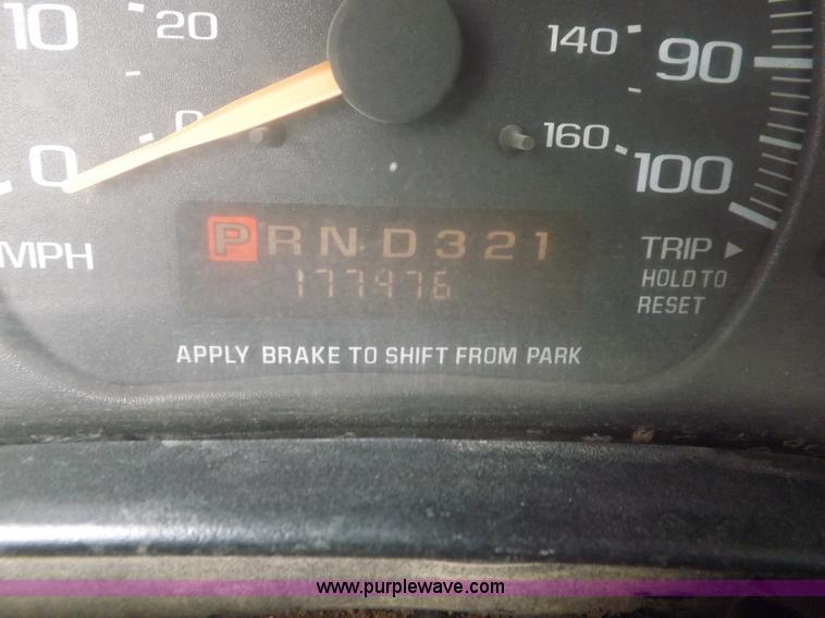 image for item H1850 2005 Chevrolet Express G3500 bus