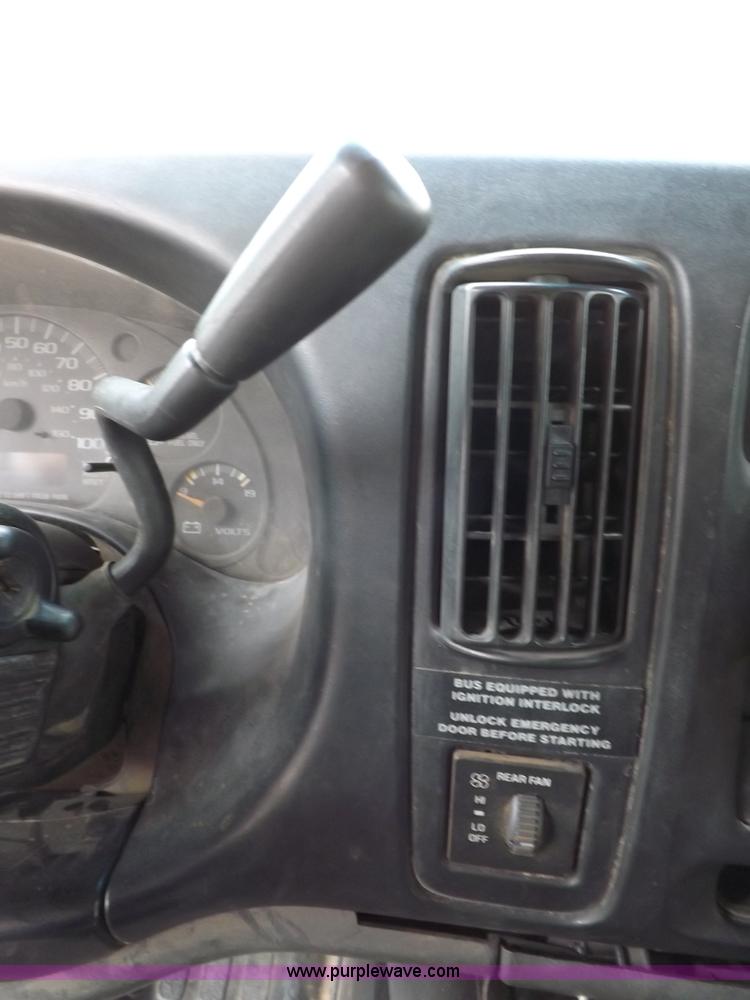 image for item H1850 2005 Chevrolet Express G3500 bus