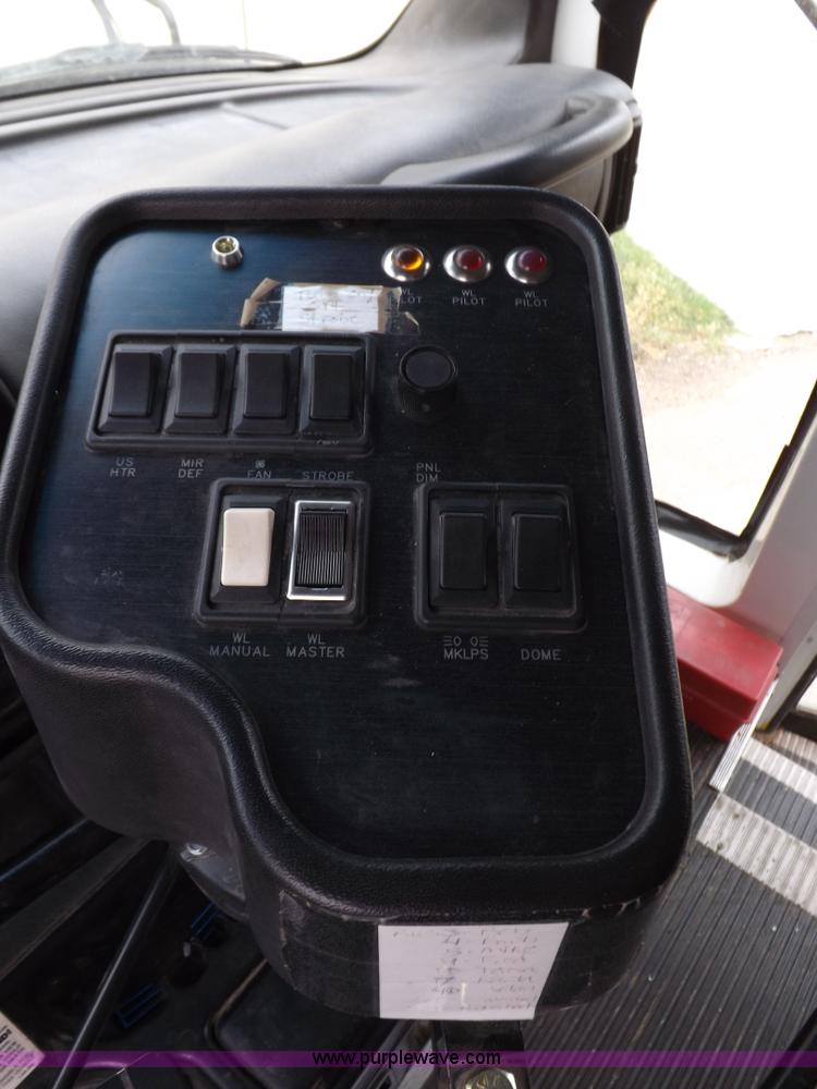 image for item H1850 2005 Chevrolet Express G3500 bus