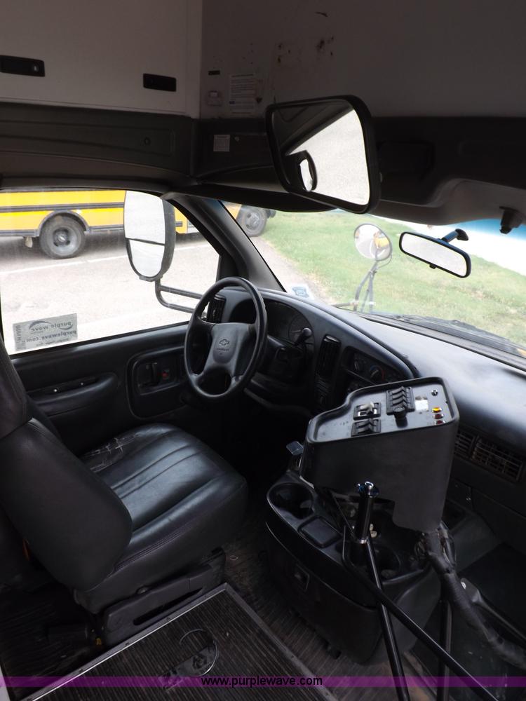 image for item H1850 2005 Chevrolet Express G3500 bus