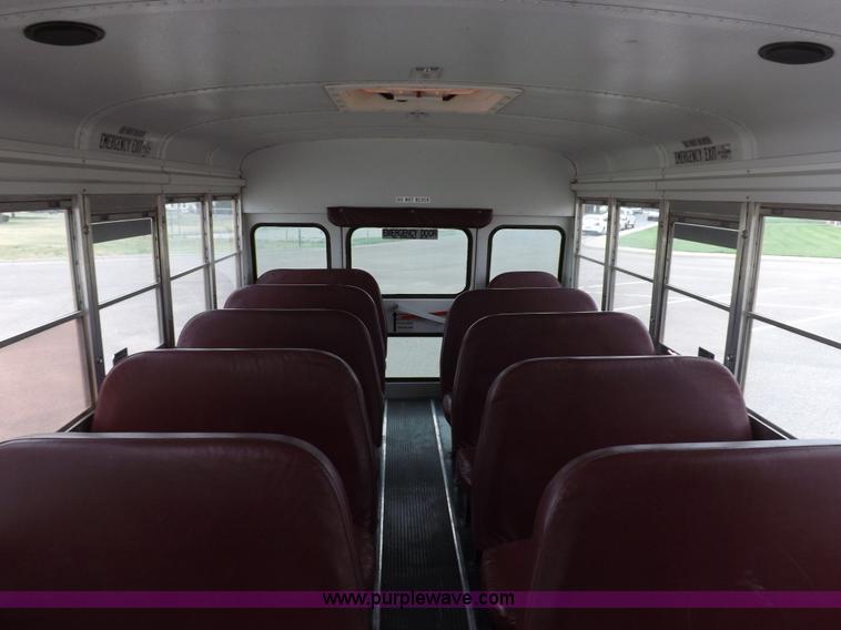 image for item H1850 2005 Chevrolet Express G3500 bus