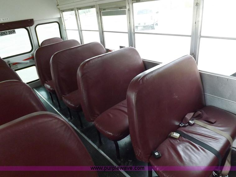 image for item H1850 2005 Chevrolet Express G3500 bus