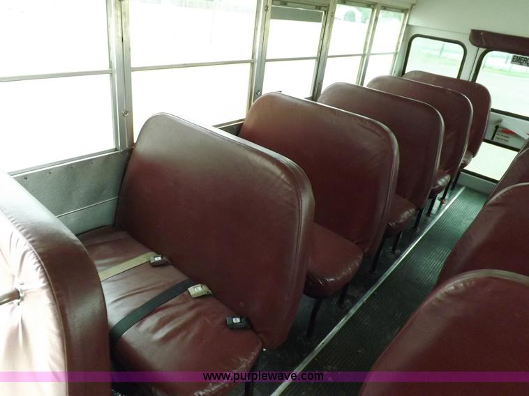 image for item H1850 2005 Chevrolet Express G3500 bus