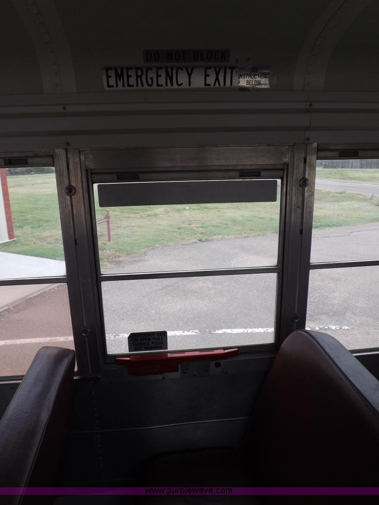 image for item H1850 2005 Chevrolet Express G3500 bus