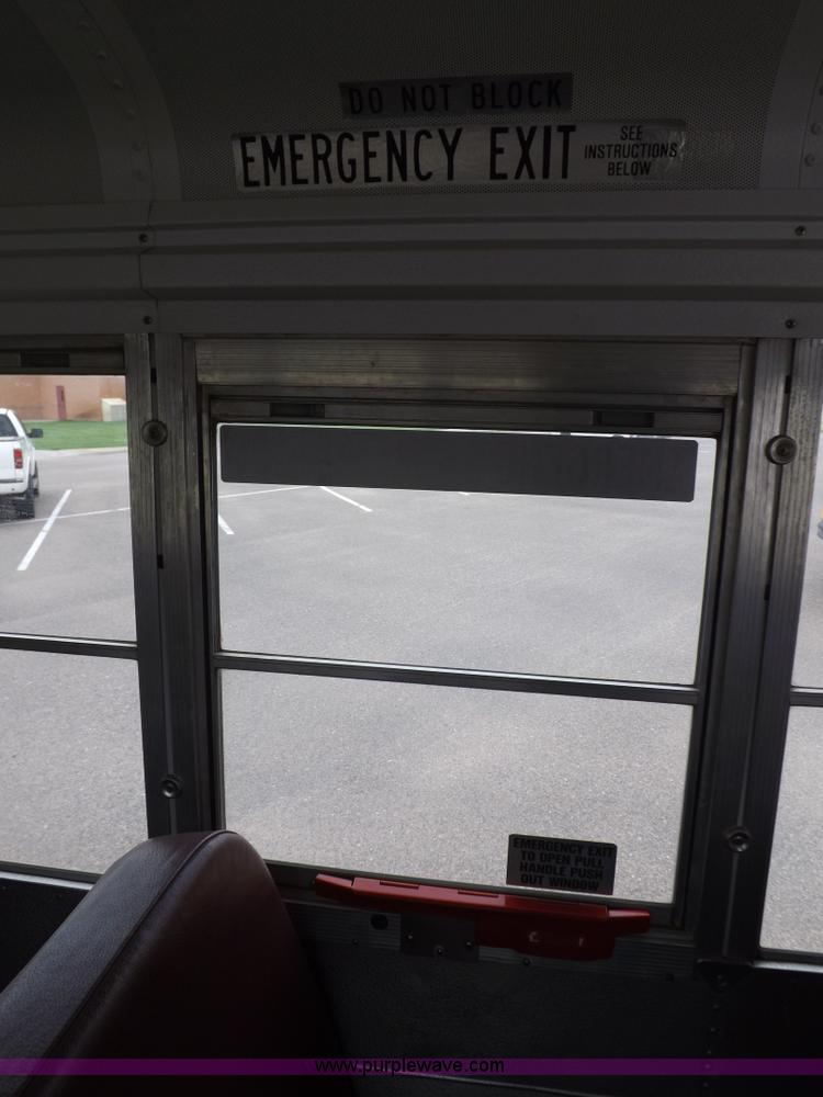 image for item H1850 2005 Chevrolet Express G3500 bus