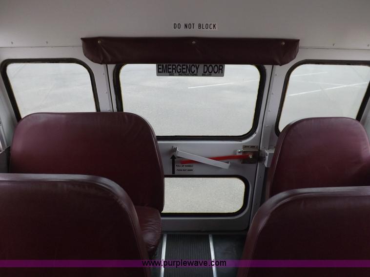 image for item H1850 2005 Chevrolet Express G3500 bus