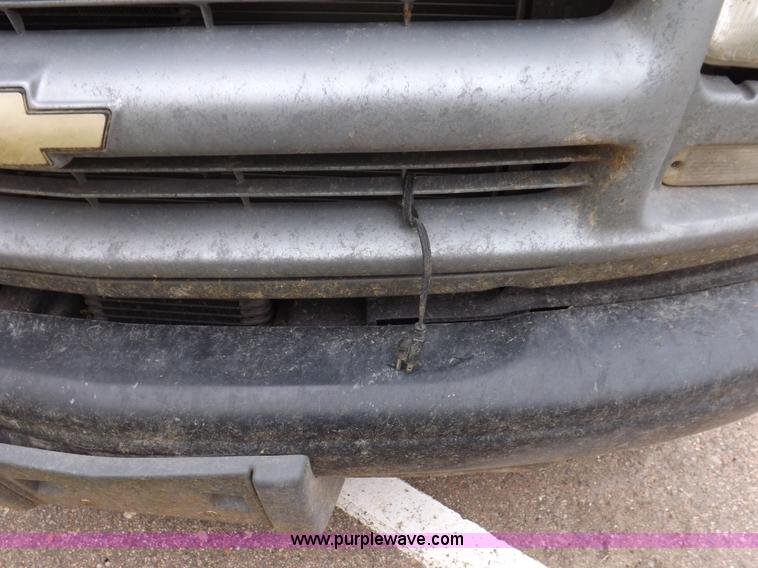 image for item H1850 2005 Chevrolet Express G3500 bus