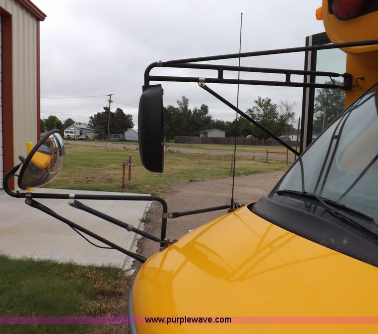 image for item H1850 2005 Chevrolet Express G3500 bus