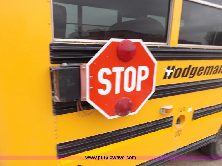 image for item H1850 2005 Chevrolet Express G3500 bus