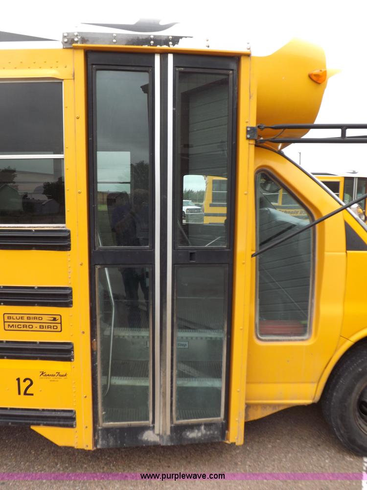 image for item H1850 2005 Chevrolet Express G3500 bus