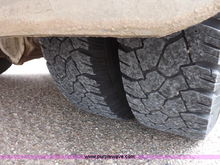 image for item H1850 2005 Chevrolet Express G3500 bus