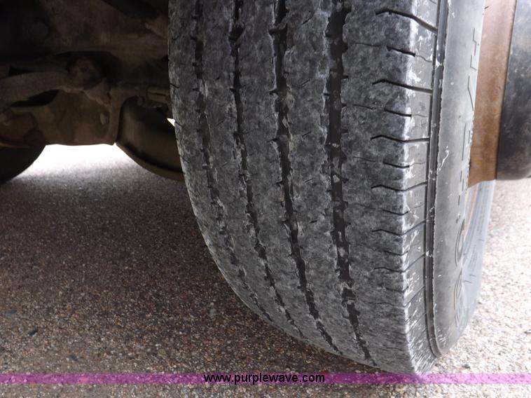 image for item H1850 2005 Chevrolet Express G3500 bus