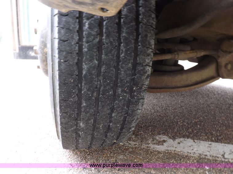 image for item H1850 2005 Chevrolet Express G3500 bus