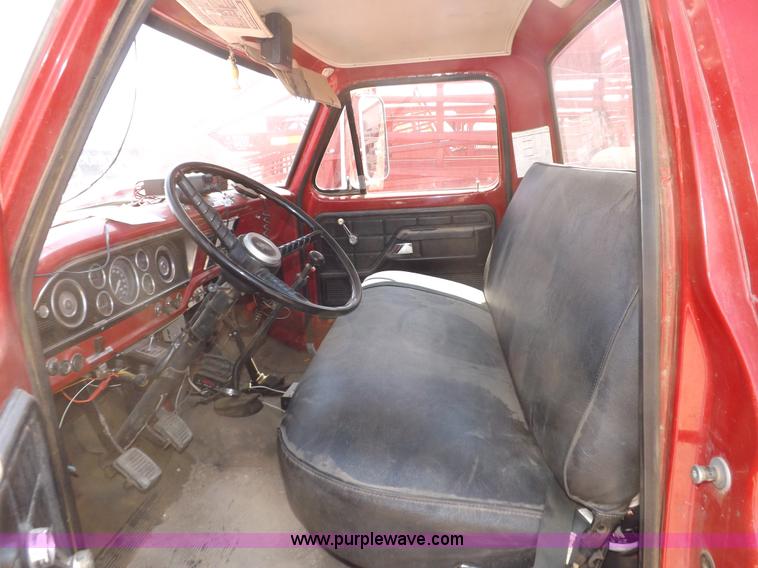 image for item H1869 1974 Ford F750 brush fire truck
