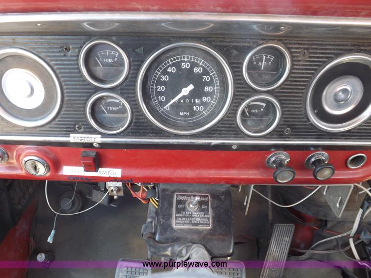 image for item H1869 1974 Ford F750 brush fire truck