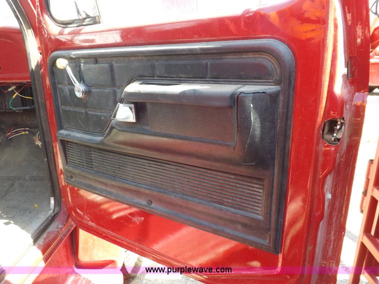 image for item H1869 1974 Ford F750 brush fire truck