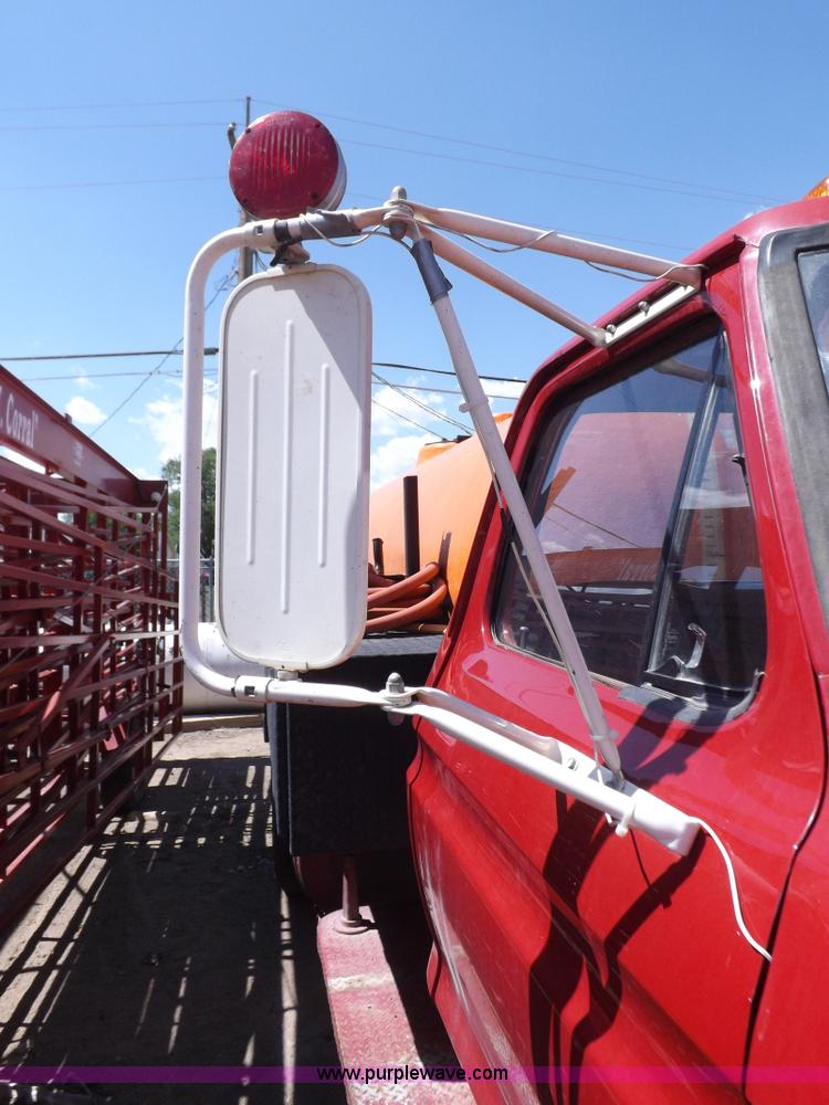 image for item H1869 1974 Ford F750 brush fire truck