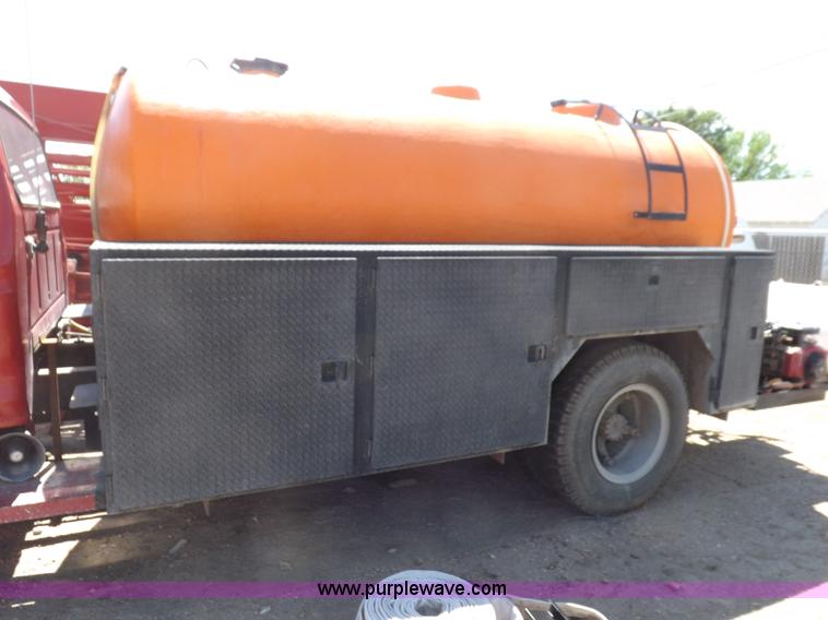 image for item H1869 1974 Ford F750 brush fire truck