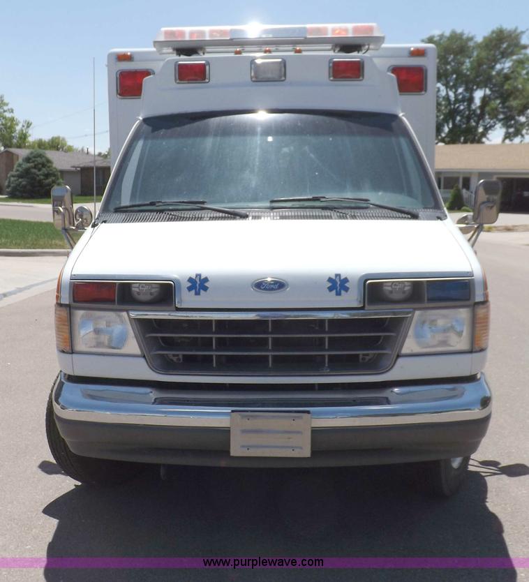 image for item H1871 1992 Ford Econoline E350 ambulance