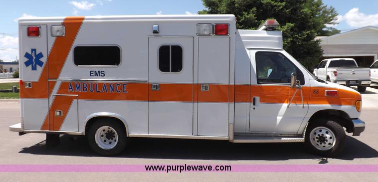 image for item H1871 1992 Ford Econoline E350 ambulance