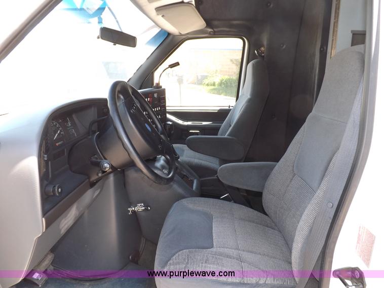image for item H1871 1992 Ford Econoline E350 ambulance