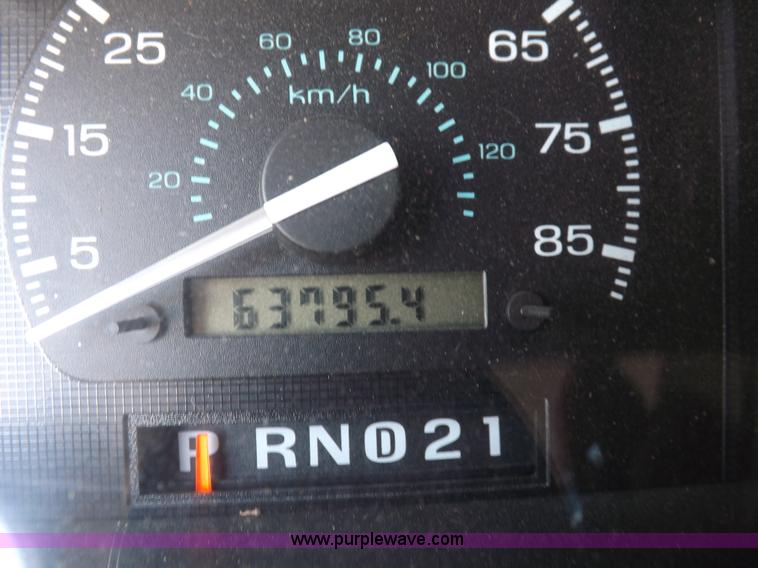 image for item H1871 1992 Ford Econoline E350 ambulance