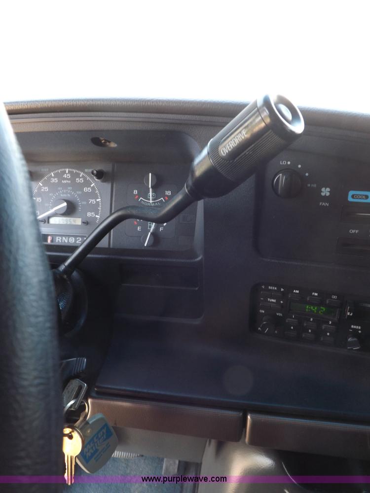 image for item H1871 1992 Ford Econoline E350 ambulance