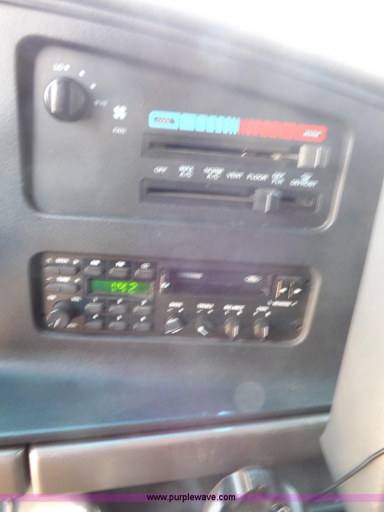 image for item H1871 1992 Ford Econoline E350 ambulance