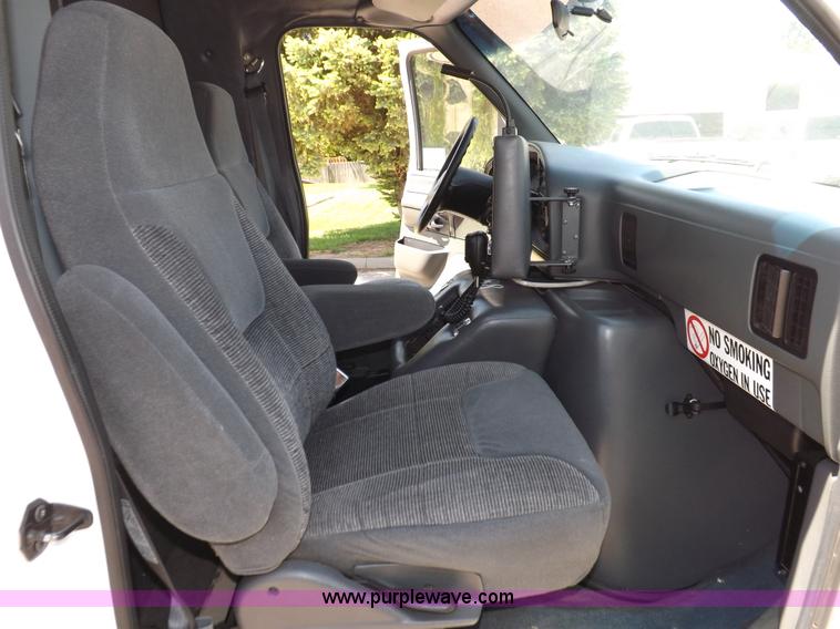 image for item H1871 1992 Ford Econoline E350 ambulance