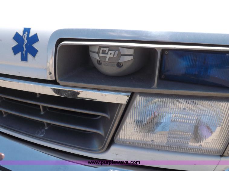 image for item H1871 1992 Ford Econoline E350 ambulance