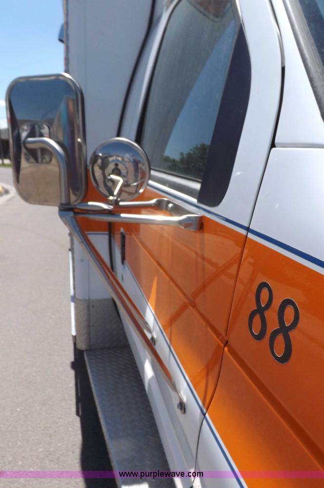 image for item H1871 1992 Ford Econoline E350 ambulance