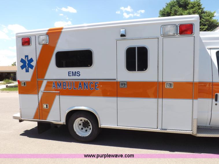 image for item H1871 1992 Ford Econoline E350 ambulance