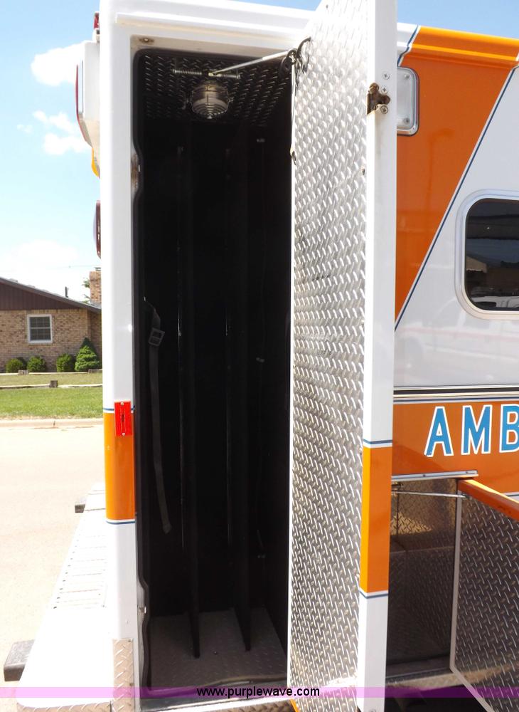 image for item H1871 1992 Ford Econoline E350 ambulance