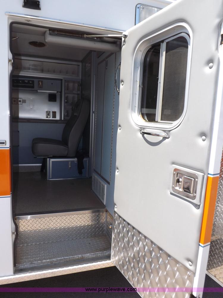 image for item H1871 1992 Ford Econoline E350 ambulance