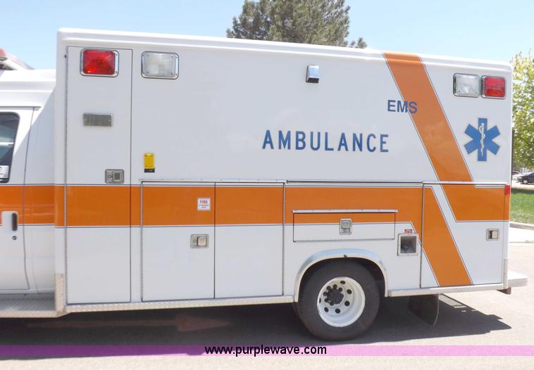 image for item H1871 1992 Ford Econoline E350 ambulance