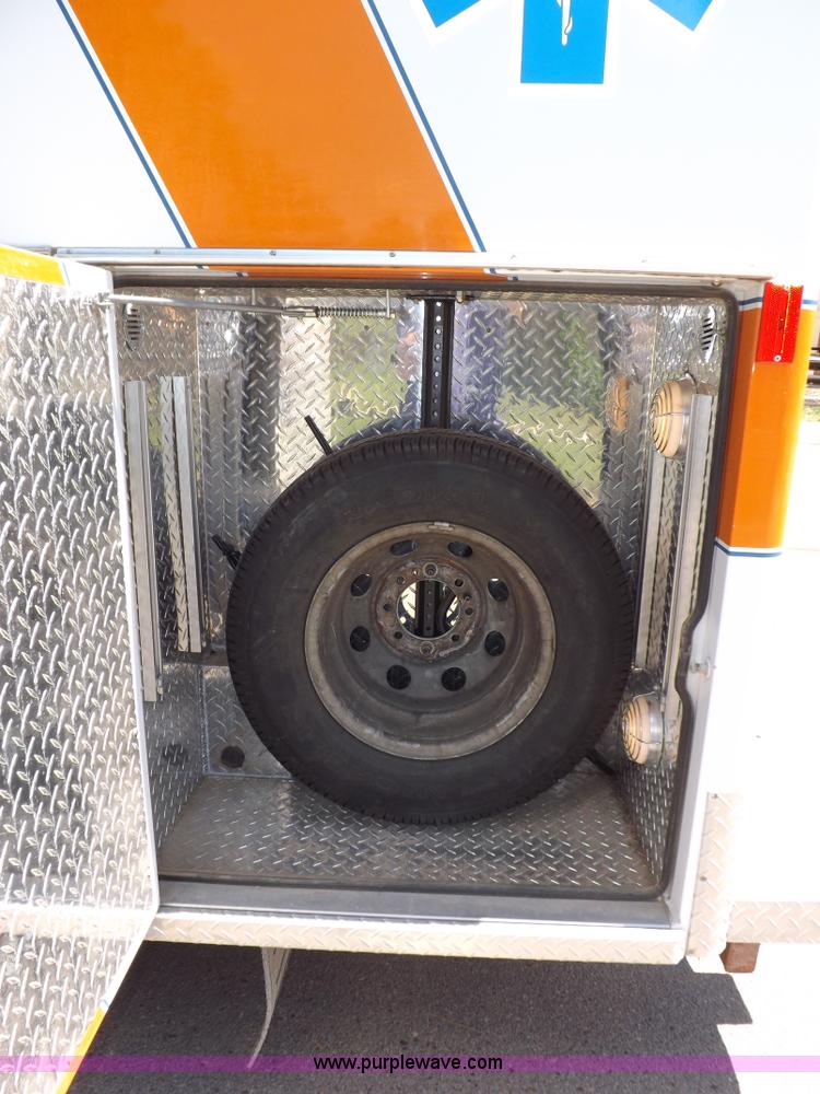 image for item H1871 1992 Ford Econoline E350 ambulance