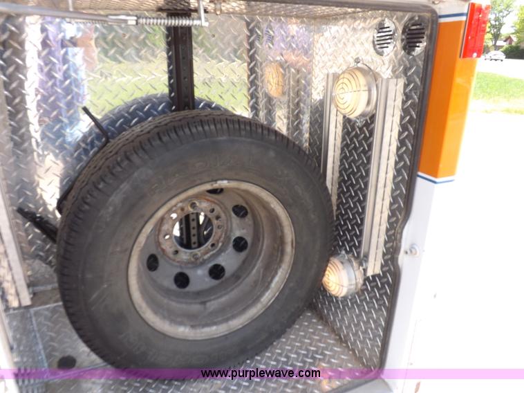 image for item H1871 1992 Ford Econoline E350 ambulance