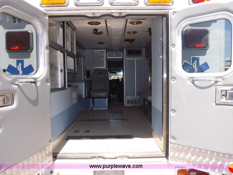 image for item H1871 1992 Ford Econoline E350 ambulance